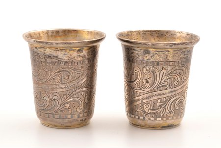 pair of beakers, silver, 84 standart, engraving, gilding, 1850, total weight of items 67.85g, by Loskutov Peter(?), Moscow, Russia, h 4.8 cm