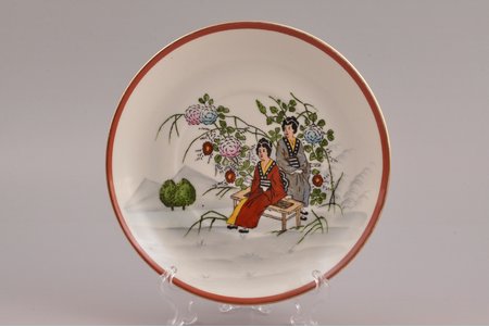 dekoratīvs šķīvis, Austrumu motīvs, porcelāns, M.S. Kuzņecova rūpnīca, Rīga (Latvija), 1937-1940 g., Ø 17.7 cm, otrā šķira