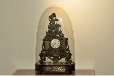 mantel colck, with glass dome, gold plated, spelter, h=62,5 cm, in working condition, with key