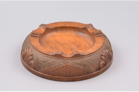 ashtray, wood engraving, Latvia, the 20-30ties of 20th cent., Ø 16 cm