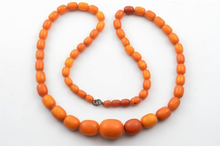 beads, 60.3 g., the item's dimensions 74.5 cm, amber, largest stone size 2.6 x Ø2.15 cm