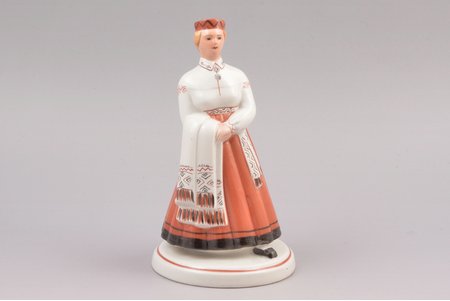 figurine, Woman in national suit, porcelain, Riga (Latvia), USSR, Riga porcelain factory, the 40ies of 20th cent., 15.5 cm