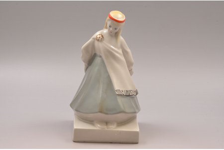 figurine, bookend - girl in traditional costume, porcelain, Riga (Latvia), USSR, Riga porcelain factory, molder - Regīna Karkunova, 1953-1962, 20 cm