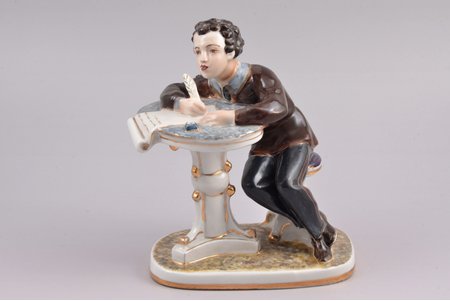 statuete, Liceja audzēknis Puškins pie galda, porcelāns, PSRS, LFZ - Lomonosova porcelāna rūpnīca, roku gleznojums, 15.2 cm, spalvas restaurācija