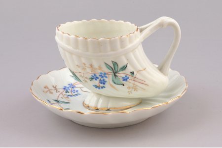 tea pair, "Сornucopia", porcelain, Khrapunova-Novogo manufactory, hand-painted, Russia, the 19th cent., h (cup) 7 cm, Ø (saucer) 13 cm