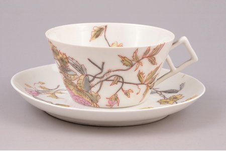 coffee pair, porcelain, M.S. Kuznetsov manufactory, Russia, h (cup) 4.1 cm, Ø (saucer) 12 cm