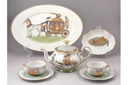 set, Cinderella, for 2 persons, 7 items: teapot, 2 tea pairs, candy-bowl, serving dish, porcelain, signed painter's work, handpainted by Antonina Pashkevich, Riga (Latvia), beginning of 21st cent., h (tea pot with lid) 15 cm, h (cup) 5 cm, Ø (saucer) 17.4, (candy bowl) 19.4x15, (serving plate) 27x40 cm