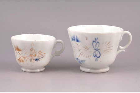2 tasītes, porcelāns, M.S. Kuzņecova rūpnīca, Rīga (Latvija), Krievijas impērija, 1872-1887 g., h 7.6 / 6 cm