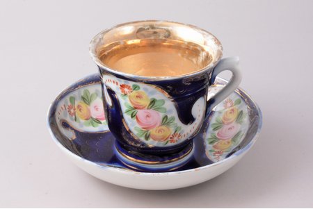 tea pair, cobalt, porcelain, M.S. Kuznetsov manufactory, hand-painted, Russia, the end of the 19th century, Ø (saucers) 13.7 cm / h (cup) 7 cm