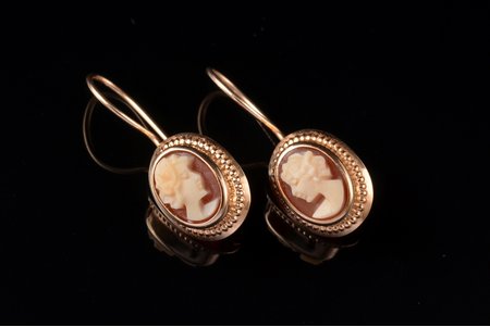 earrings, cameo, gold, 585 standard, 1.01 g., the item's dimensions 1.1 x 0.9 cm, Finland