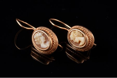 earrings, cameo, gold, 585 standard, 1.44 g., the item's dimensions 1.2 x 0.9 cm, Finland