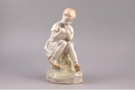 figurine, Little embroiderer, porcelain, USSR, Polonne artistic ceramic factory, molder - G. Polifner, the 50-60ies of 20th cent., 18.3 cm