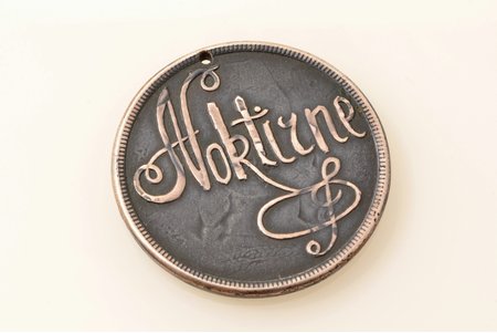 кулон, "Noktirne", изготовлен из 5-латовой монеты, серебро, 23.65 г., размер изделия Ø 3.7 см, Латвия