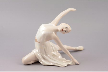 figurine, Ballerina, porcelain, USSR, LZFI - Leningrad porcelain manufacture factory, molder - V.Sichov, the 60ies of 20th cent., h 13 cm
