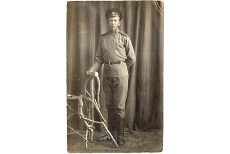 photography, Latvian rifleman with breast badge, Latvia, Russia, beginning of 20th cent., 20-30ties of 20th cent., 8.6 x 13.6 cm