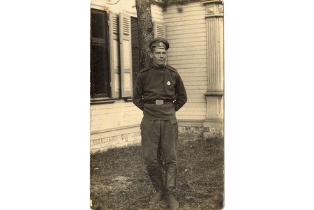 photography, Latvian rifleman with breast badge, Latvia, Russia, beginning of 20th cent., 13.6 x 8.6 cm