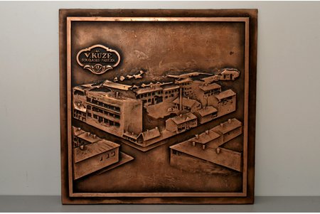 plāksne, saldumu fabrika AS "Ķuze", vēlāk "Staburadze", bronza, 60x59 cm, svars 21500 g., Latvija, 20. gs.