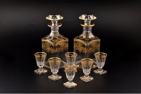 a set, 2 carafes and 6+1 small glasses, gilding, Germany(?), the border of the 19th and the 20th centuries, h (carafe with stopper) 20 cm, h (glass) 6.9 cm; traces of everyday use on the base of legs of glasses