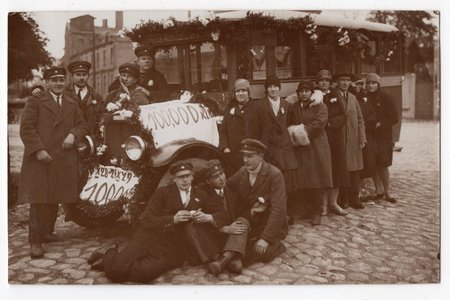 фотография, Рига, автобус, пробег 1 000 000 километров, Латвия, 20-30е годы 20-го века, 13.8х8.8 см
