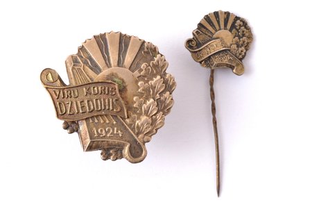 2 nozīmju komplekts, Vīru koris "Dziedonis", metāls, Latvija, 1924 g., 26.5 x 27.2 / 14 x 15 mm