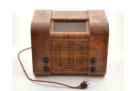 radio receiver, VEF Super 3MD/36, VEF (Valsts elektrotehniskā fabrika), Latvia, the 30ties of 20th cent., 31 x 39 x 23.7 cm, wooden case