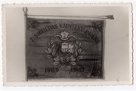 фотография, флаг 7-го Сигулдского пехотного полка, Латвия, 20-30е годы 20-го века, 13.8х8.8 см
