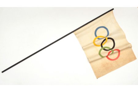 karogs, 1936. gada Olimpiskās spēles Berlīnē, Trešais reihs, audekla izmērs 54 x 38 cm, karoga kāta garums 110 cm, koks, audums, Vācija, 1936 g.
