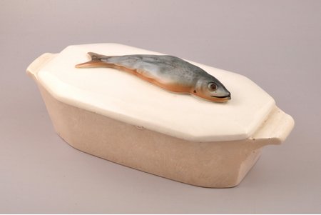 tureen, "Fish", faience, M.S. Kuznetsov manufactory, Riga (Latvia), 1934-1940, h 12 x 33 x 12.6 cm, chips in some places, traces of everyday use