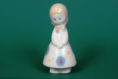 statuete, Meitene ar galvas lakatiņu, porcelāns, Rīga (Latvija), PSRS, Rīgas porcelāna rūpnīca, 20 gs. 50tie gadi