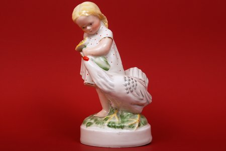 statuete, Meitene ar vistu, porcelāns, Rīga (Latvija), PSRS, Rīgas porcelāna rūpnīca, modeļa autors - Beatrise Kārkliņa, 20 gs. 50tie gadi
